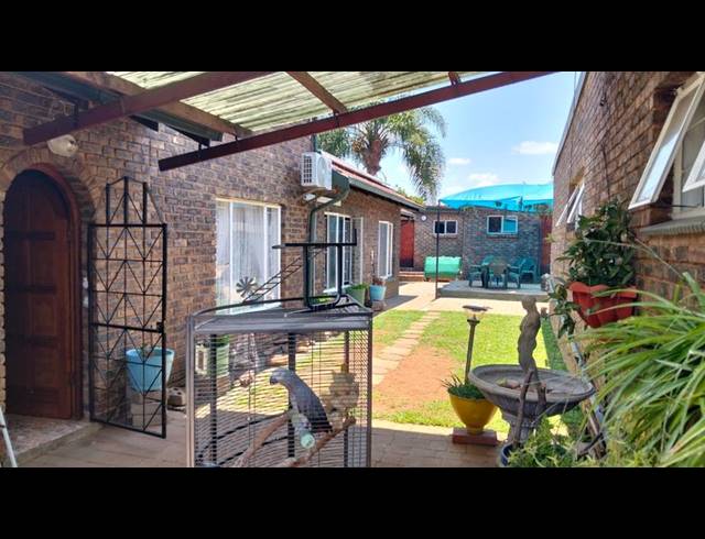5 BEDROOM HOUSE FOR SALE IN SUIDERBERG